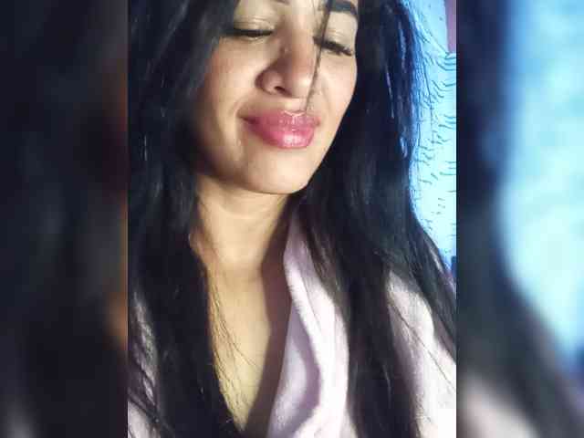 Letty33 webcam