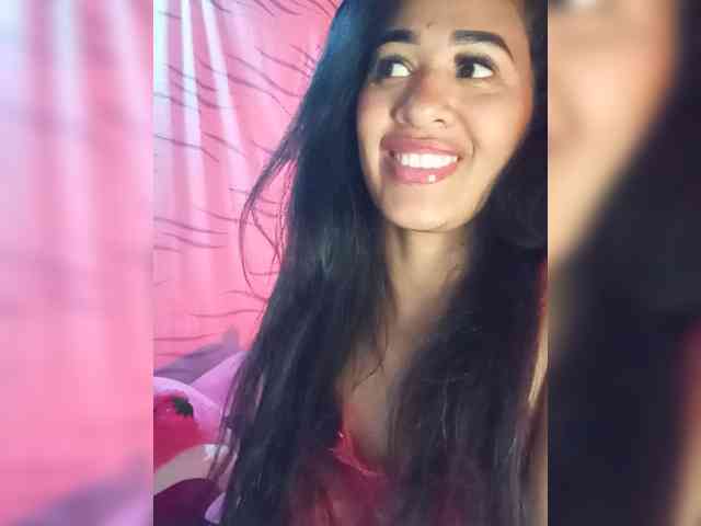 Letty33 webcam