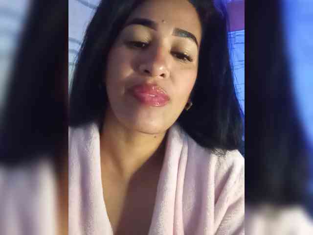Letty33 webcam