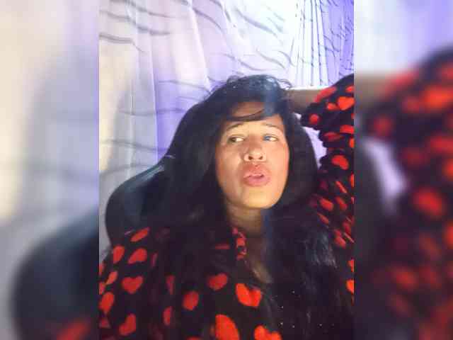 Letty33 webcam