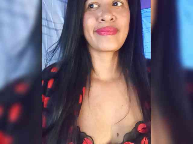 Letty33 webcam