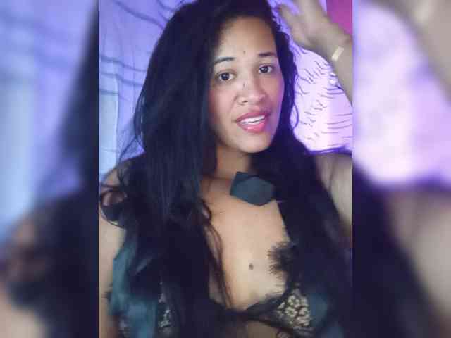 Letty33 webcam