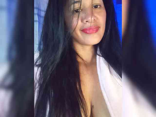 Letty33 webcam