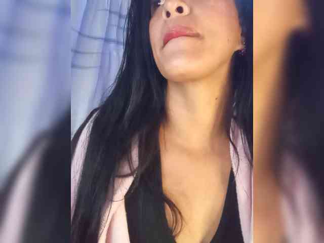 Letty33 webcam