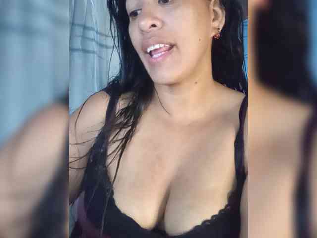Letty33 webcam