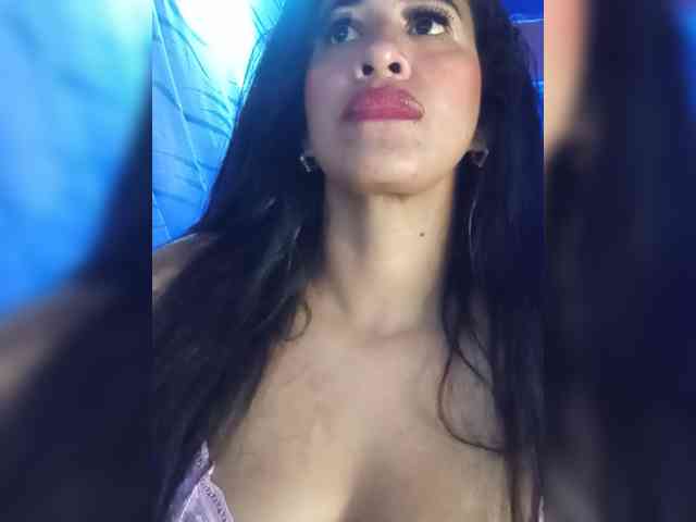 Letty33 webcam
