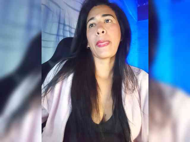 Letty33 webcam