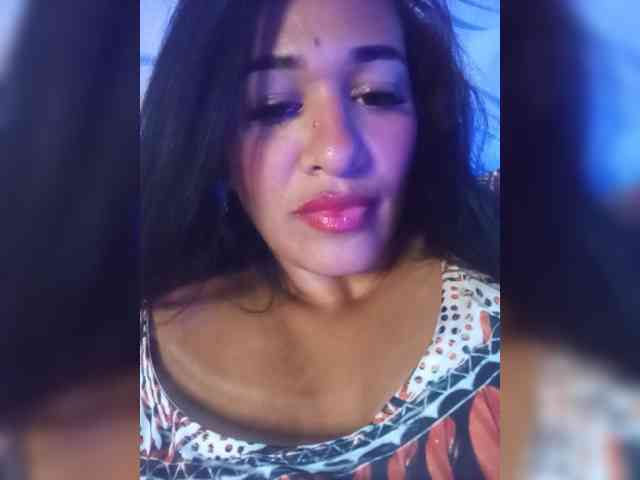 Letty33 webcam