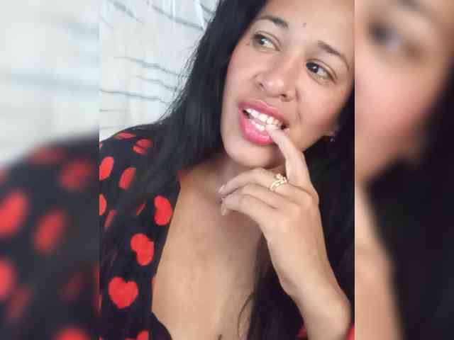 Letty33 webcam