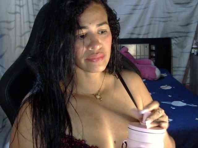 Letty33 webcam