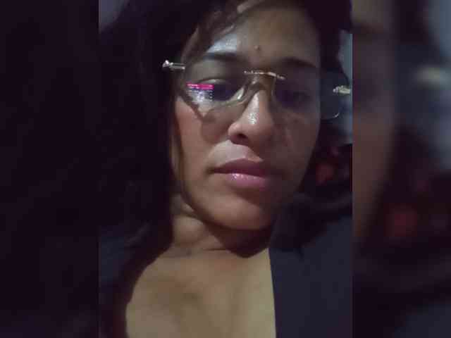 Letty33 webcam