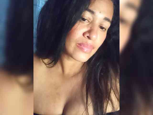 Letty33 webcam