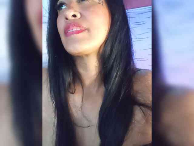 Letty33 webcam