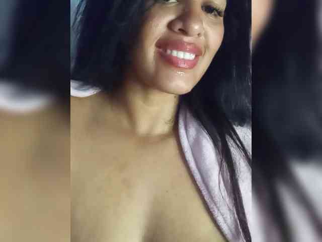 Letty33 webcam