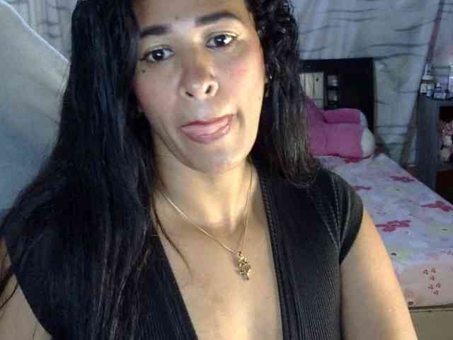 Letty33 webcam