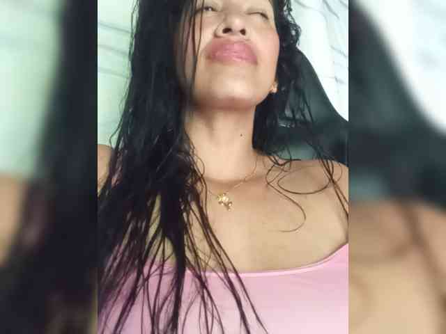 Letty33 webcam