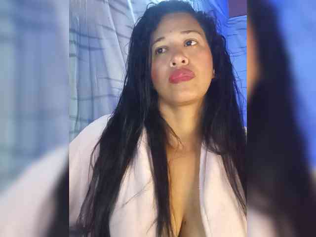 Letty33 webcam