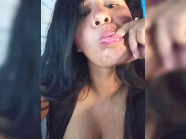 Letty33 webcam
