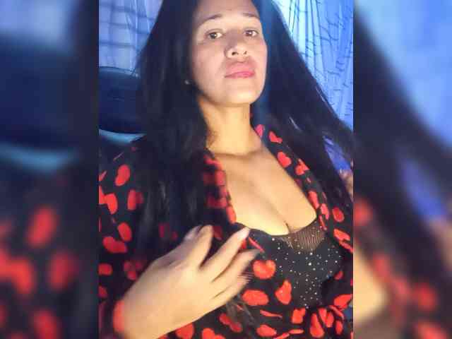 Letty33 webcam