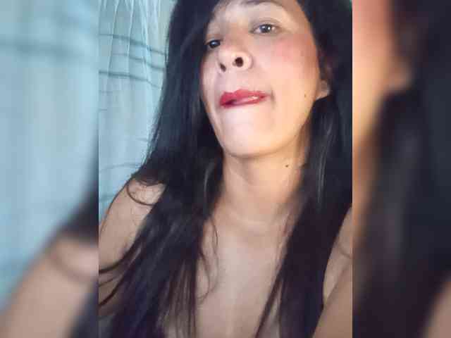 Letty33 webcam