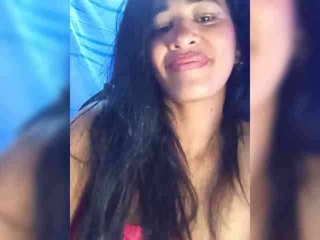 Letty33 webcam