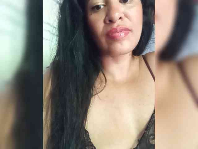 Letty33 webcam