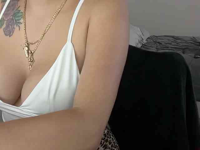 Lexii77 webcam