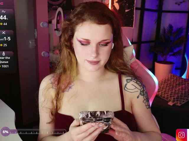 Este modelo está ao vivo agora. LilithSlut