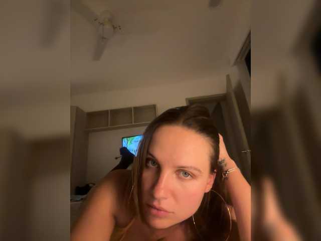 REALMEANTINA live cam on BongaCams