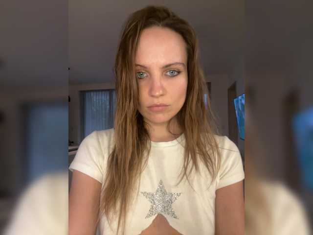 REALMEANTINA live cam preview
