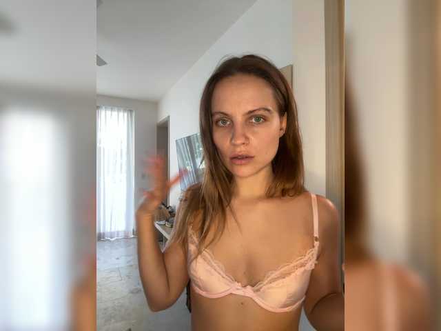 REALMEANTINA live cam on BongaCams