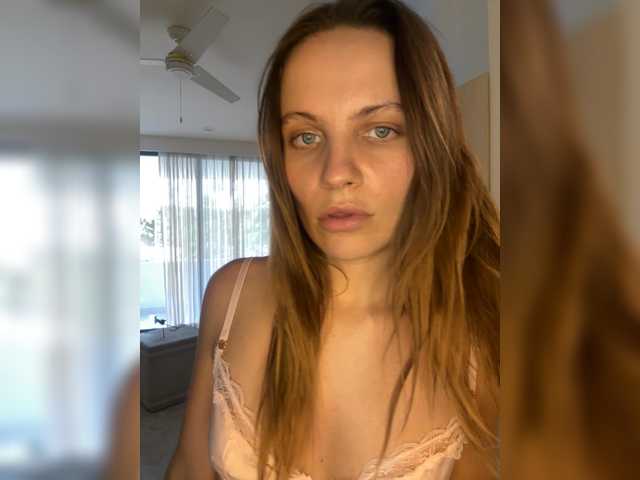 REALMEANTINA live cam on BongaCams