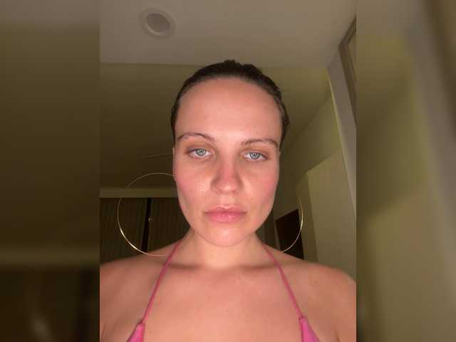 REALMEANTINA live cam on BongaCams