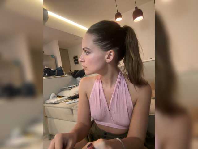 REALMEANTINA live cam on BongaCams