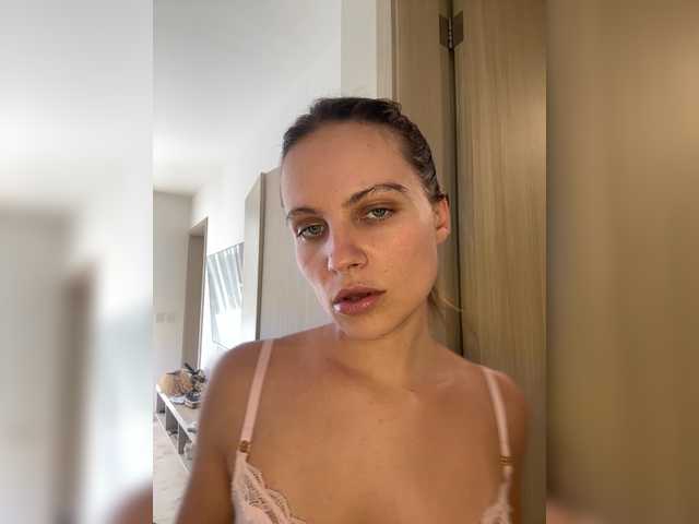 REALMEANTINA live cam on BongaCams