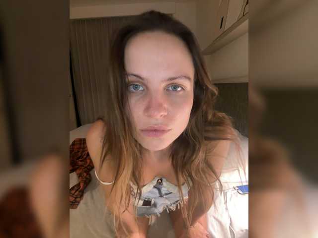 le modèle REALMEANTINA est en webcam porno dans un show sur le site bongacams, il possède les tags suivants: White/Caucasian,Brunette,Trimmed