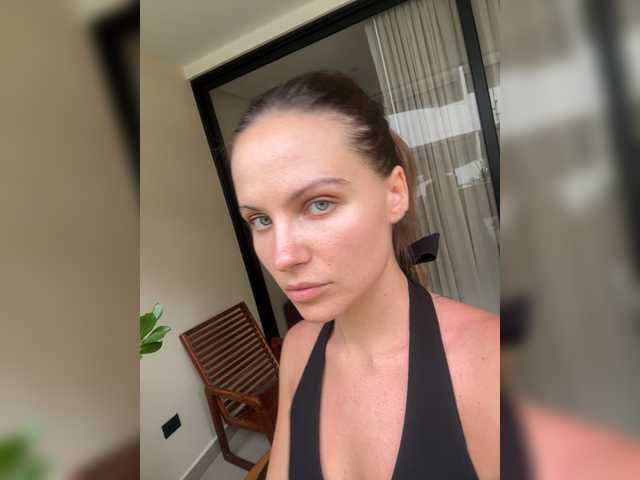 REALMEANTINA live cam on BongaCams