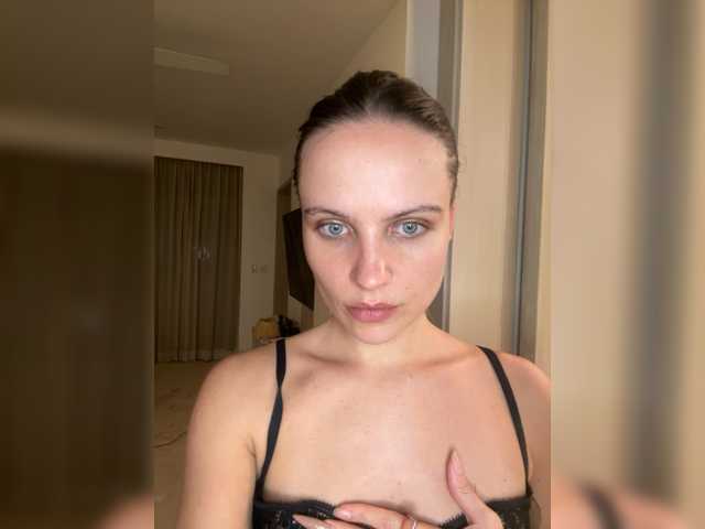 REALMEANTINA live cam preview
