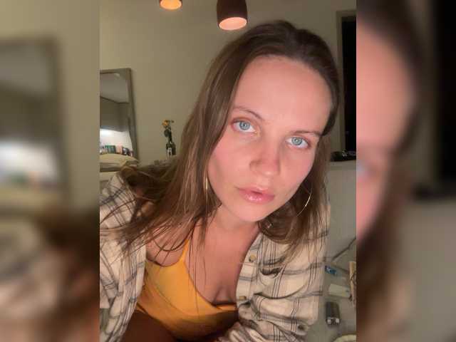 REALMEANTINA live cam on BongaCams
