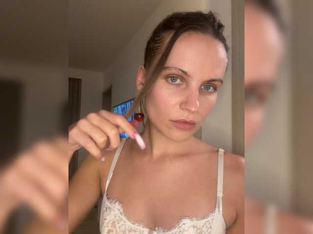 REALMEANTINA live cam on BongaCams