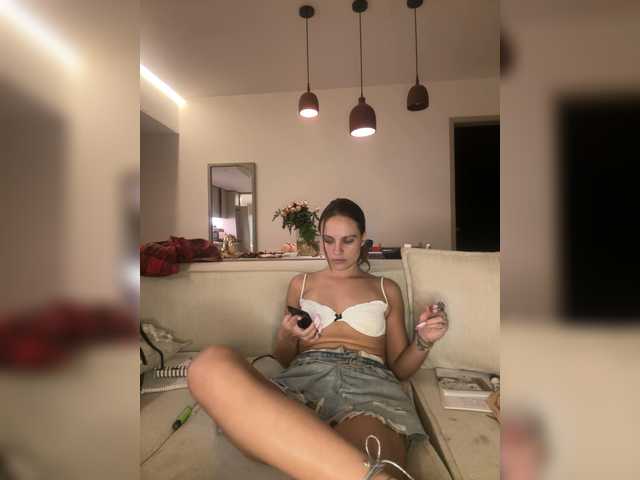 REALMEANTINA live cam on BongaCams