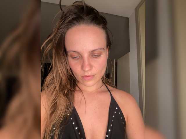 REALMEANTINA live cam on BongaCams