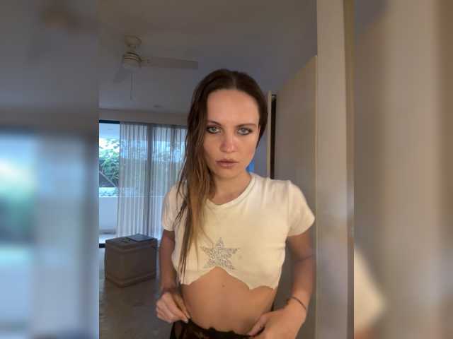 REALMEANTINA live cam on BongaCams