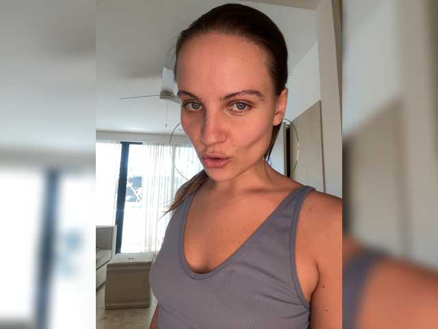REALMEANTINA live cam on BongaCams