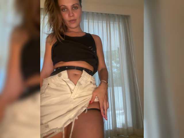 REALMEANTINA live cam on BongaCams