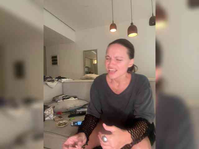REALMEANTINA webcam