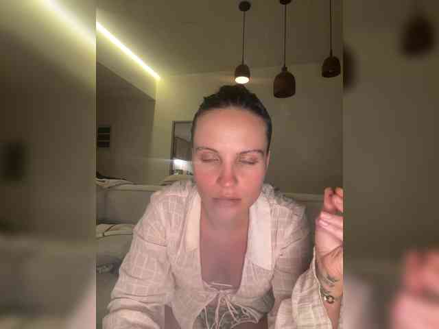 REALMEANTINA webcam