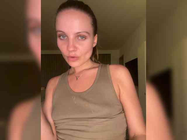REALMEANTINA webcam