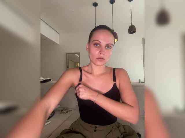REALMEANTINA webcam