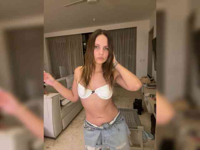 REALMEANTINA webcam